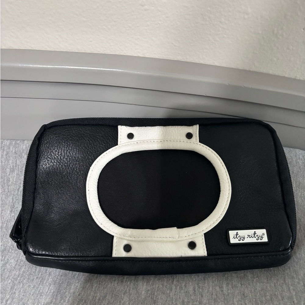 Itzy Ritzy Wipe Holder
